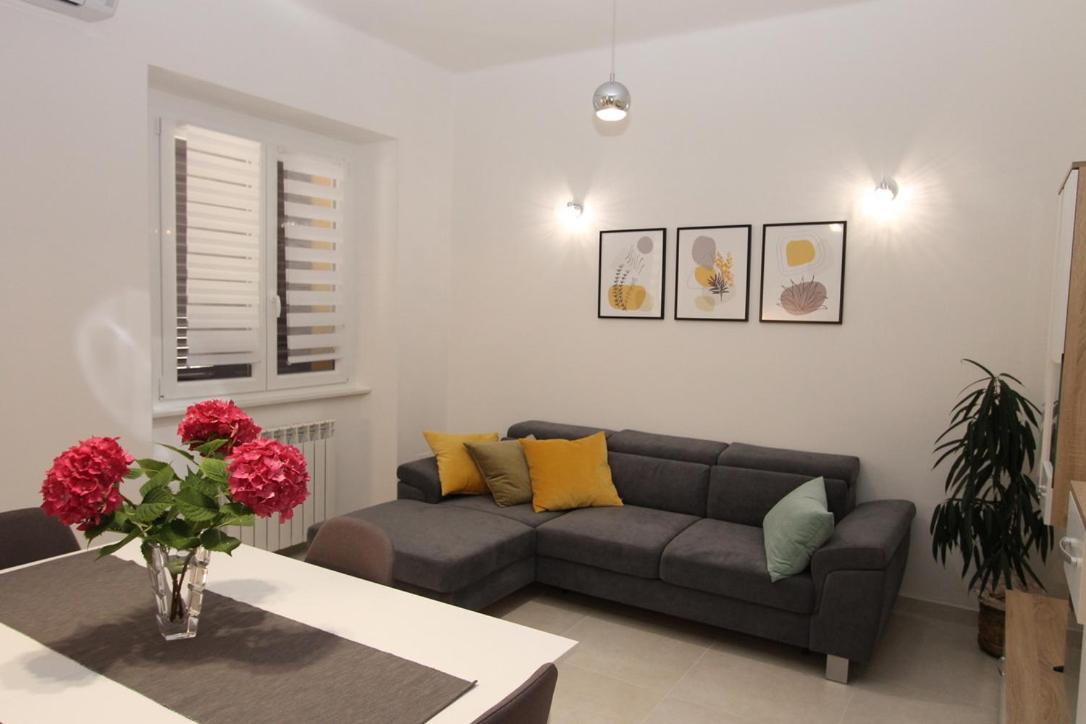 L Apartment Raša 외부 사진