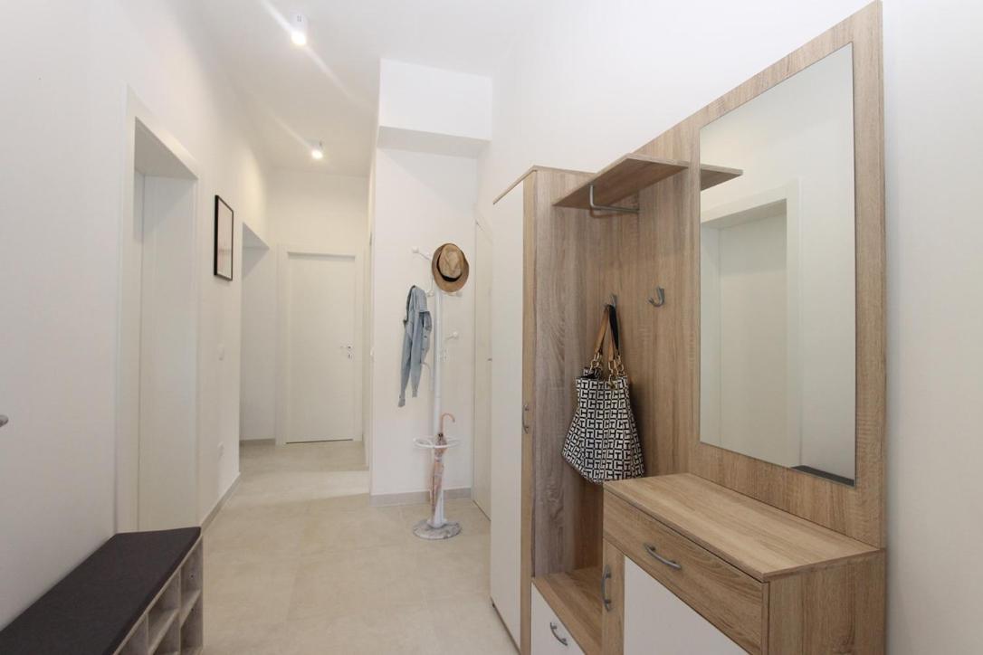 L Apartment Raša 외부 사진