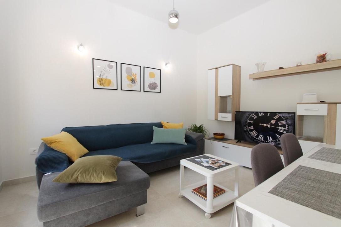 L Apartment Raša 외부 사진